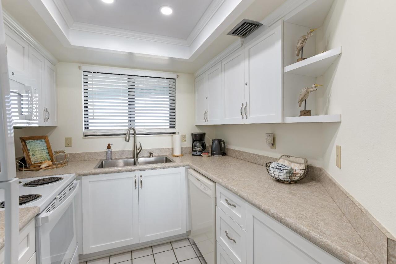 Ocean View With A Beachfront Pool At Ocean Trillium Condo ~ 403 Ню Смирна Бийч Екстериор снимка